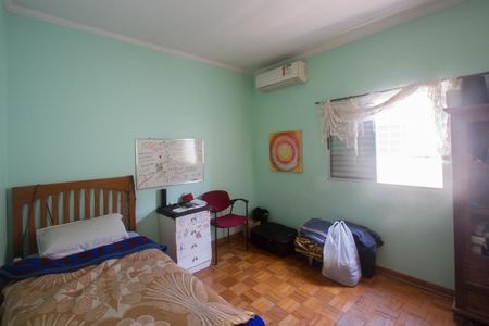 Casa à venda com 179m², 3 quartos e 2 vagasQuarto 2