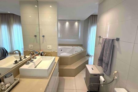 Apartamento à venda com 220m², 3 quartos e 4 vagas