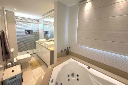 Apartamento à venda com 220m², 3 quartos e 4 vagas