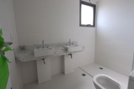 Apartamento à venda com 117m², 2 quartos e 2 vagasBanheiro 1 da Suíte 1