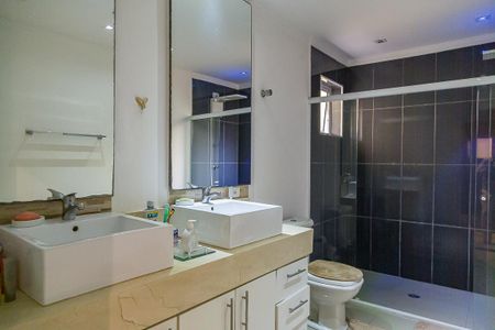 Casa para alugar com 250m², 3 quartos e 4 vagasBanheiro da Suíte