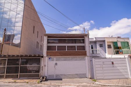 Casa para alugar com 250m², 3 quartos e 4 vagasFachada