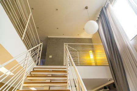 Casa para alugar com 250m², 3 quartos e 4 vagasEscada