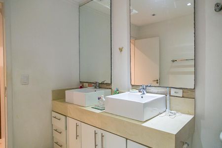 Casa para alugar com 250m², 3 quartos e 4 vagasBanheiro da Suíte