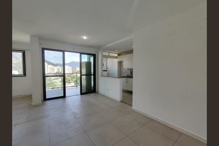 Sala de apartamento para alugar com 2 quartos, 75m² em Barra da Tijuca, Rio de Janeiro