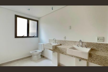 Apartamento à venda com 277m², 4 quartos e 4 vagasBanheiro da Suíte 4