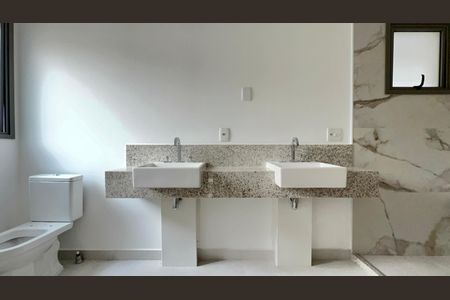 Apartamento à venda com 277m², 4 quartos e 4 vagasBanheiro da Suíte 4