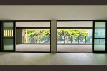 Apartamento à venda com 277m², 4 quartos e 4 vagasSala