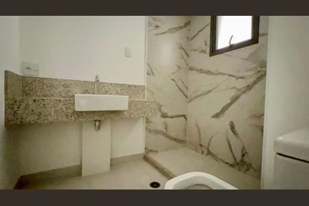 Apartamento à venda com 277m², 4 quartos e 4 vagasBanheiro da Suíte 2