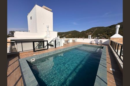 Apartamento para alugar com 65m², 2 quartos e 1 vagaÁrea comum - Piscina