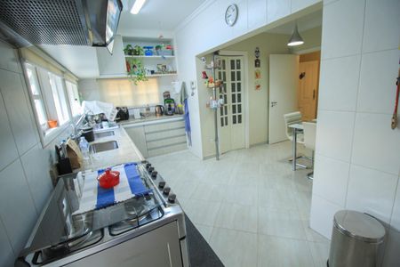 Casa à venda com 338m², 4 quartos e 4 vagas Casa à venda com 338m², 4 quartos e 4 vagasCozinha