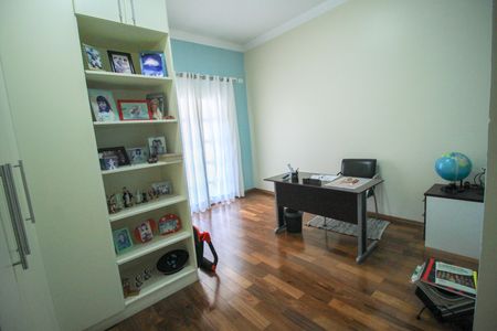 Casa à venda com 338m², 4 quartos e 4 vagas Casa à venda com 338m², 4 quartos e 4 vagasQuarto 2