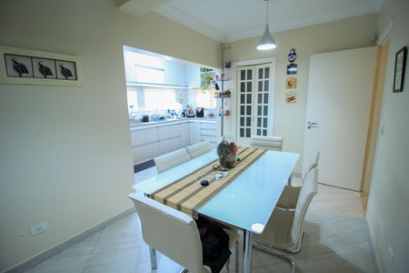 Casa à venda com 338m², 4 quartos e 4 vagas Casa à venda com 338m², 4 quartos e 4 vagasCozinha