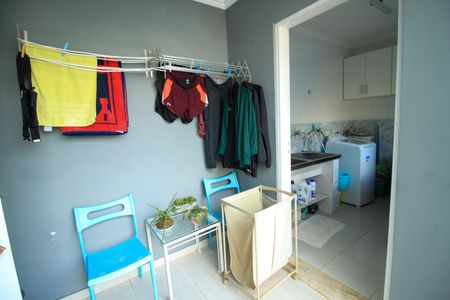 Casa à venda com 338m², 4 quartos e 4 vagas Casa à venda com 338m², 4 quartos e 4 vagasÁrea de Serviço