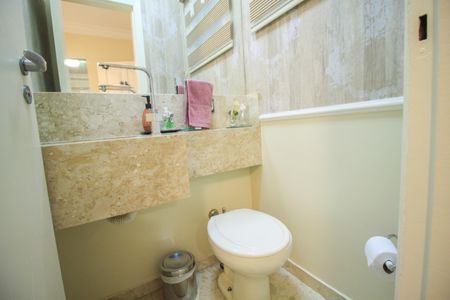 Casa à venda com 338m², 4 quartos e 4 vagas Casa à venda com 338m², 4 quartos e 4 vagasLavabo