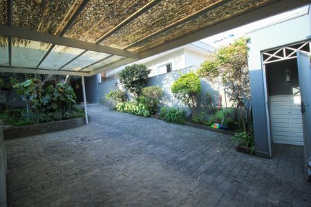 Casa à venda com 338m², 4 quartos e 4 vagas Casa à venda com 338m², 4 quartos e 4 vagasÁrea comum