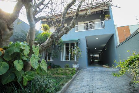 Casa à venda com 338m², 4 quartos e 4 vagas Casa à venda com 338m², 4 quartos e 4 vagasÁrea comum