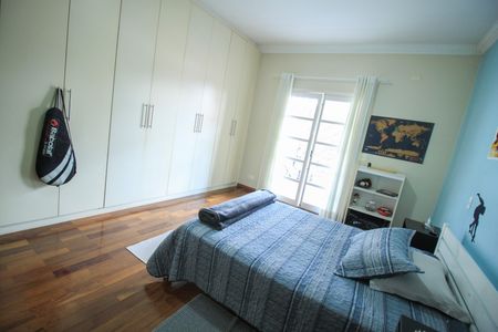 Casa à venda com 338m², 4 quartos e 4 vagas Casa à venda com 338m², 4 quartos e 4 vagasQuarto 4