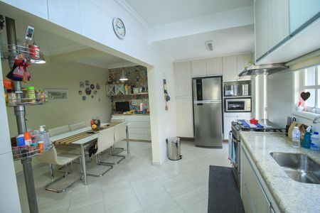 Casa à venda com 338m², 4 quartos e 4 vagas Casa à venda com 338m², 4 quartos e 4 vagasCozinha