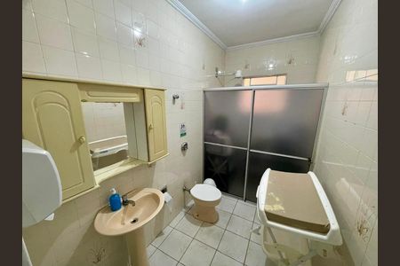 Casa à venda com 174m², 3 quartos e 2 vagasBanheiro