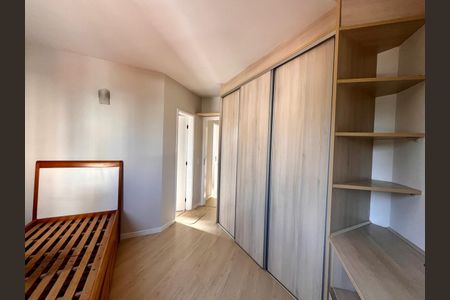 Quarto de apartamento à venda com 1 quarto, 55m² em Cambuí, Campinas