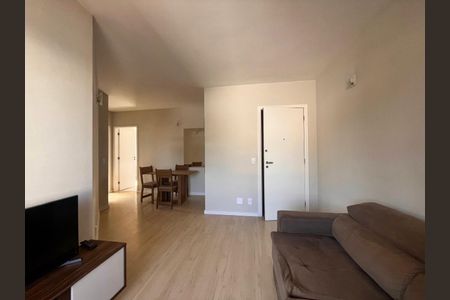 Sala de apartamento à venda com 1 quarto, 55m² em Cambuí, Campinas