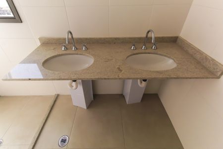 Apartamento à venda com 139m², 3 quartos e 2 vagasBanheiro da Suíte 3