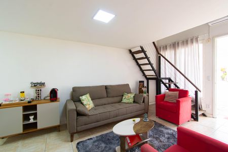 Sala de casa de condomínio à venda com 2 quartos, 80m² em Rio Branco, Canoas