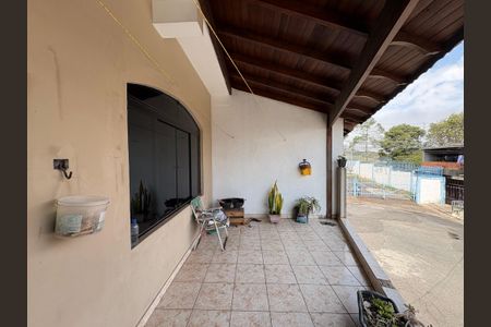 Casa à venda com 170m², 3 quartos e 2 vagas Casa à venda com 170m², 3 quartos e 2 vagasSacada