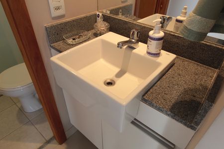 Apartamento à venda com 75m², 2 quartos e 1 vagaBanheiro Social