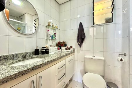 Apartamento à venda com 84m², 3 quartos e 2 vagas Apartamento à venda com 84m², 3 quartos e 2 vagasBanheiro Corredor