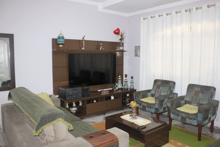 Casa à venda com 185m², 3 quartos e 2 vagasSala