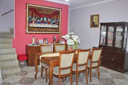 Casa à venda com 185m², 3 quartos e 2 vagasSala