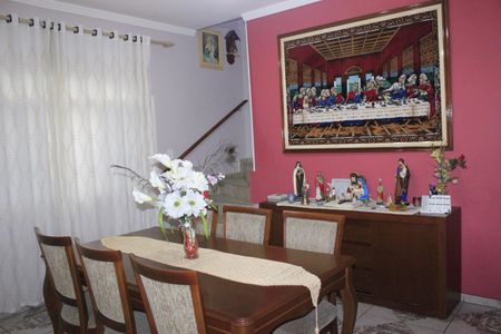 Casa à venda com 185m², 3 quartos e 2 vagasSala