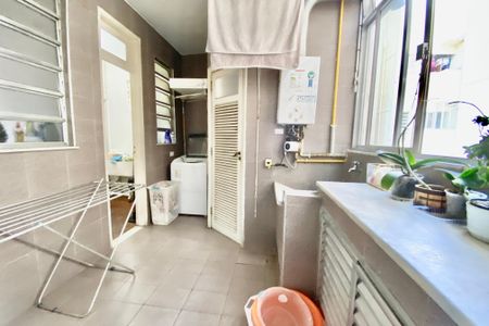 Apartamento à venda com 205m², 3 quartos e 1 vagaÁrea de Serviço