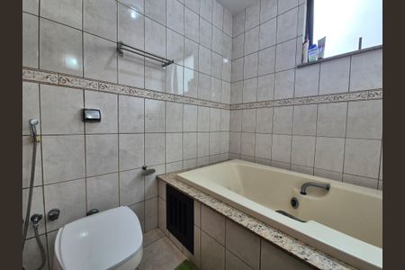 Apartamento à venda com 198m², 4 quartos e 3 vagas Apartamento à venda com 198m², 4 quartos e 3 vagasBanheiro da Suíte 2