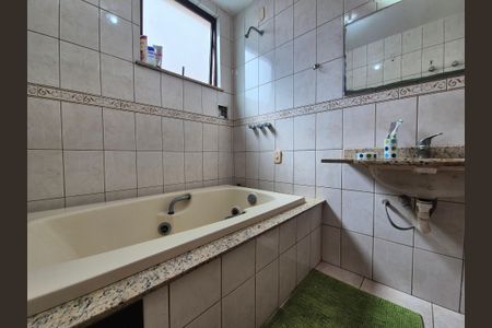 Apartamento à venda com 198m², 4 quartos e 3 vagas Apartamento à venda com 198m², 4 quartos e 3 vagasBanheiro da Suíte 2