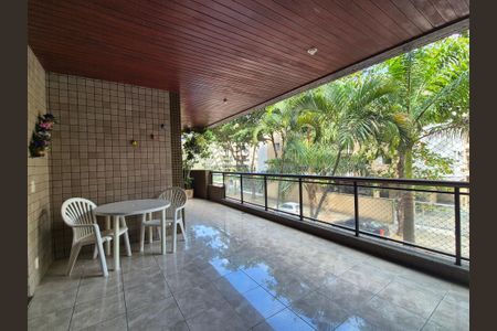 Apartamento à venda com 198m², 4 quartos e 3 vagas Apartamento à venda com 198m², 4 quartos e 3 vagasVaranda