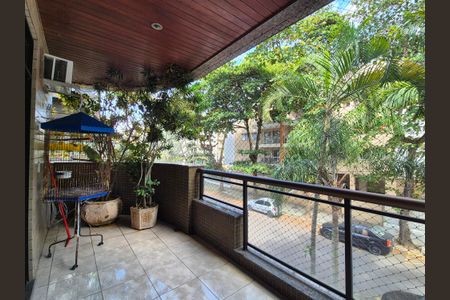 Apartamento à venda com 198m², 4 quartos e 3 vagas Apartamento à venda com 198m², 4 quartos e 3 vagasVaranda