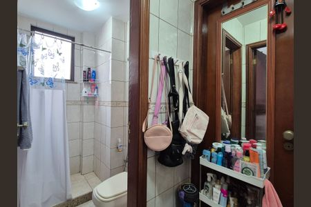 Apartamento à venda com 198m², 4 quartos e 3 vagas Apartamento à venda com 198m², 4 quartos e 3 vagasBanheiro da Suíte 1