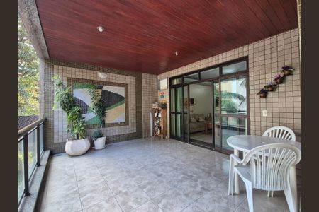 Apartamento à venda com 198m², 4 quartos e 3 vagas Apartamento à venda com 198m², 4 quartos e 3 vagasVaranda