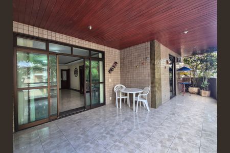 Apartamento à venda com 198m², 4 quartos e 3 vagas Apartamento à venda com 198m², 4 quartos e 3 vagasVaranda