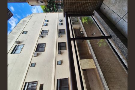 Apartamento à venda com 198m², 4 quartos e 3 vagas Apartamento à venda com 198m², 4 quartos e 3 vagasVista da Suíte 2