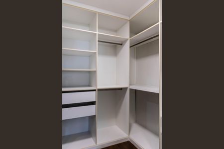 Apartamento à venda com 78m², 1 quarto e 2 vagas Apartamento à venda com 78m², 1 quarto e 2 vagasCloset da Suíte