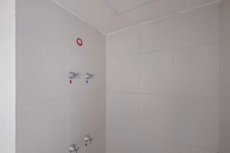 Banheiro de kitnet/studio à venda com 1 quarto, 25m² em Pinheiros, São Paulo