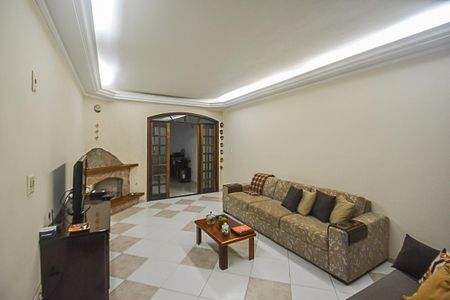 Casa à venda com 307m², 3 quartos e 3 vagasSala