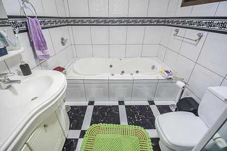 Casa à venda com 307m², 3 quartos e 3 vagasBanheiro da Suíte