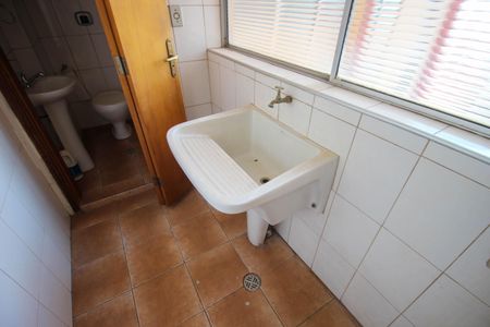 Apartamento para alugar com 130m², 3 quartos e sem vagaÁrea de Serviço