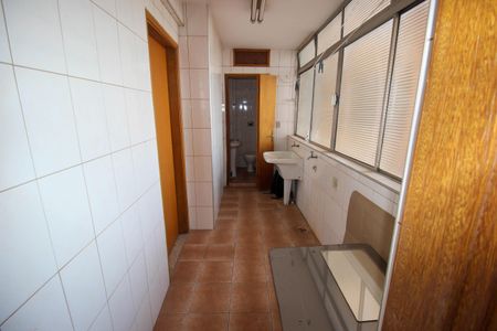 Apartamento para alugar com 130m², 3 quartos e sem vagaÁrea de Serviço