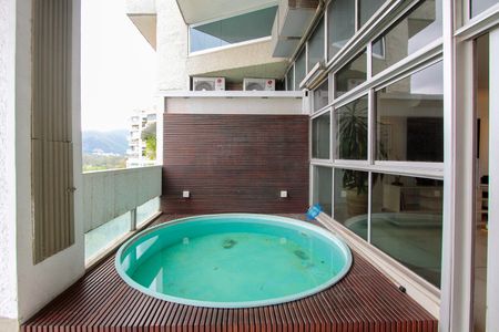 Apartamento à venda com 154m², 3 quartos e 2 vagasVaranda